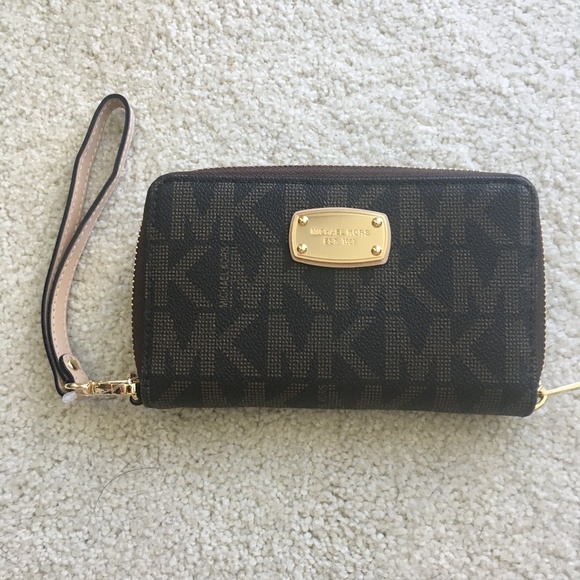 Michael Kors Handbags - Michael Kors Wallet/Phone Case